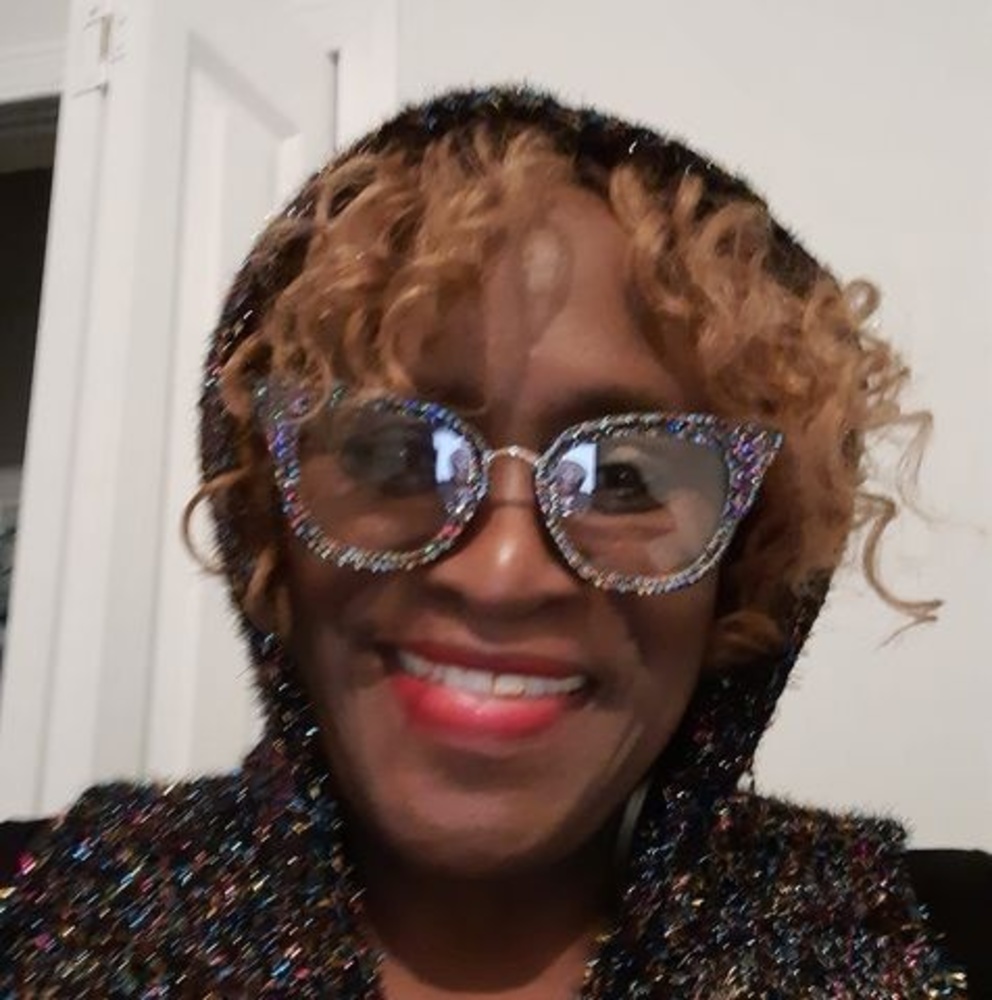 Meet your Posher, Sharon